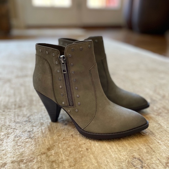 New Madeline Girl Cone Heel Moto Booties, Gray with studs size 6. - Picture 10 of 11